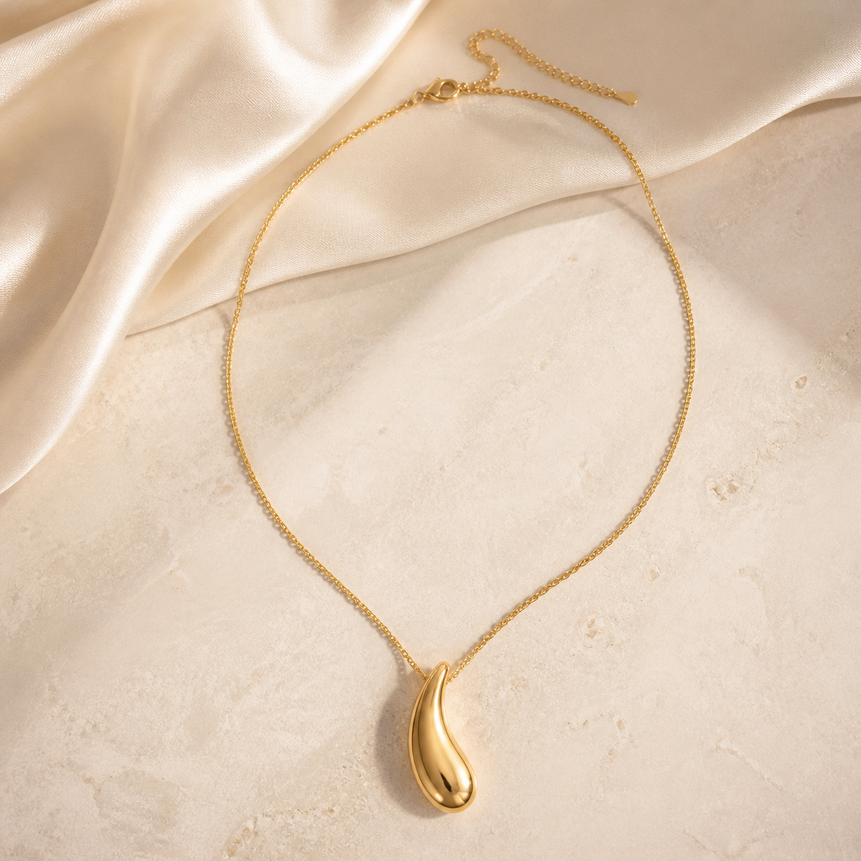 lune pendant necklace